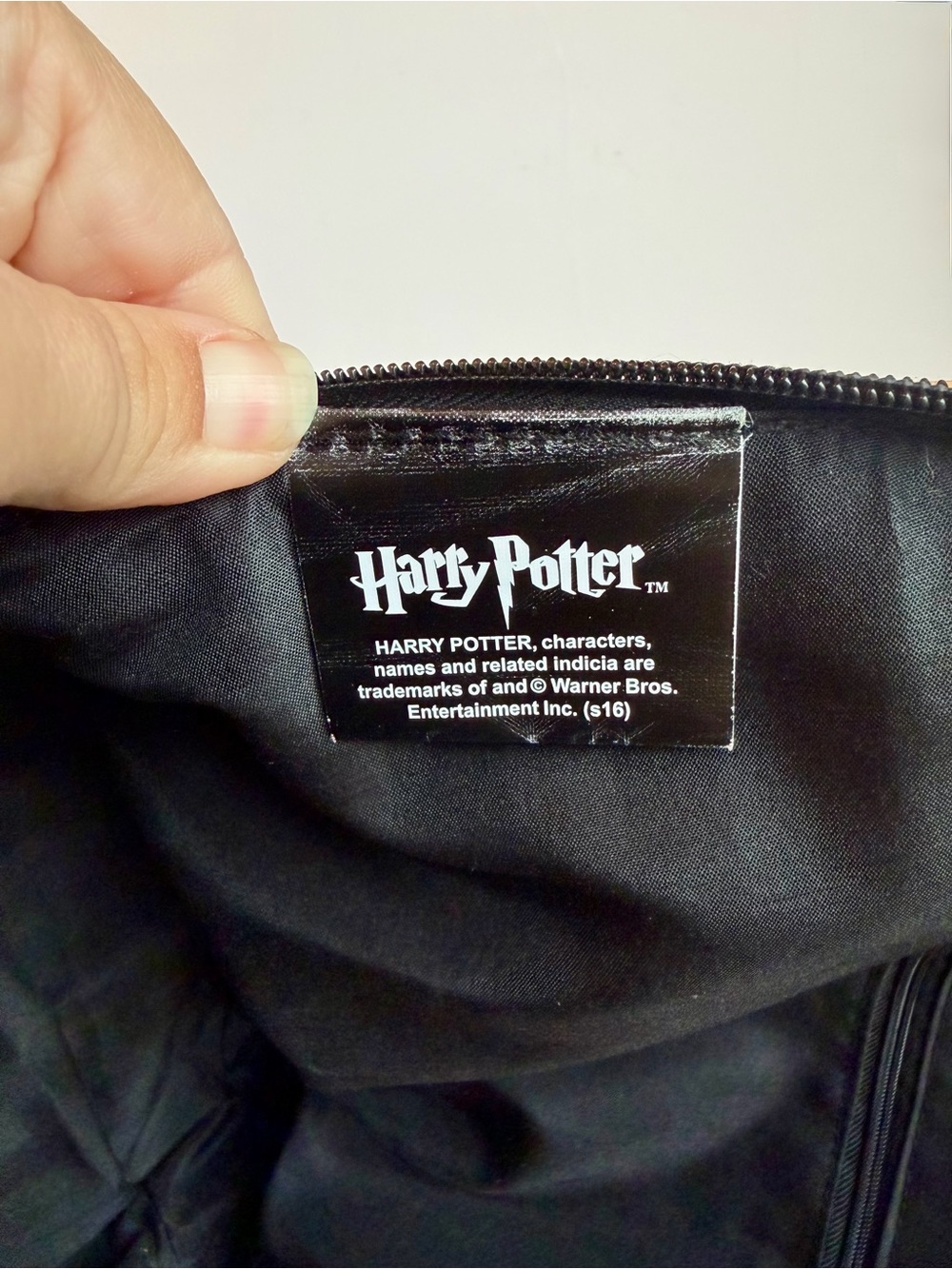 Harry Potter Owl Post Hogwarts Purse Satchel Handbag Black Gold - Picture 11 of 13